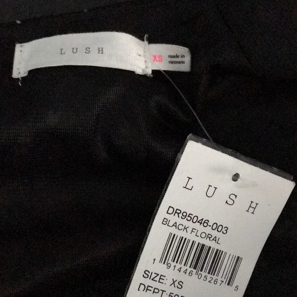 NWT! 🌺Flirty Lush floral wrap dress - Picture 7 of 8